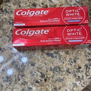 NWT 2 Colgate Optic White Stain Fighter  Toothpaste Baking Soda Clean Mint 6 oz
